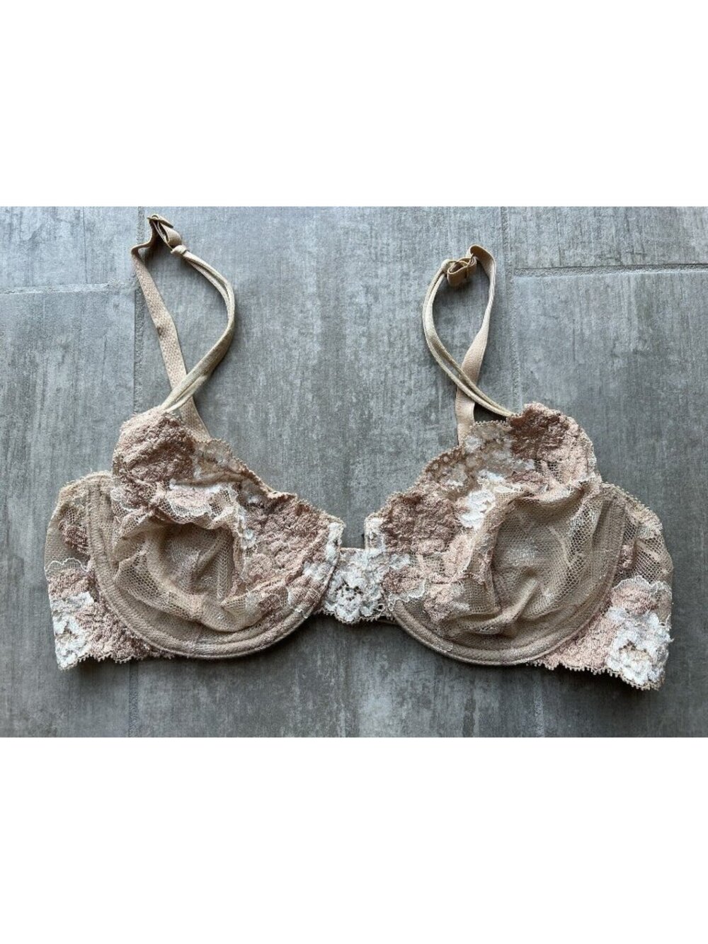 $68 NATORI Bra 36B Nude Beige Underwire UnLined Lace Delicate Lingerie Bra